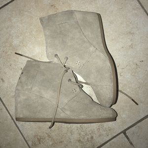 TOMS- wedge boots